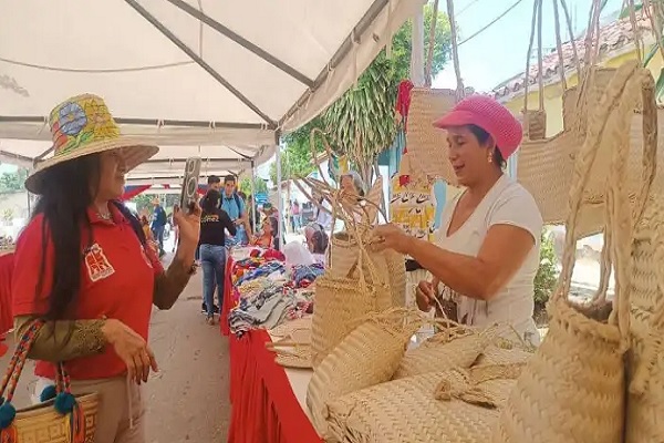 El Cercado honra su herencia con feria artesanal y fe popular